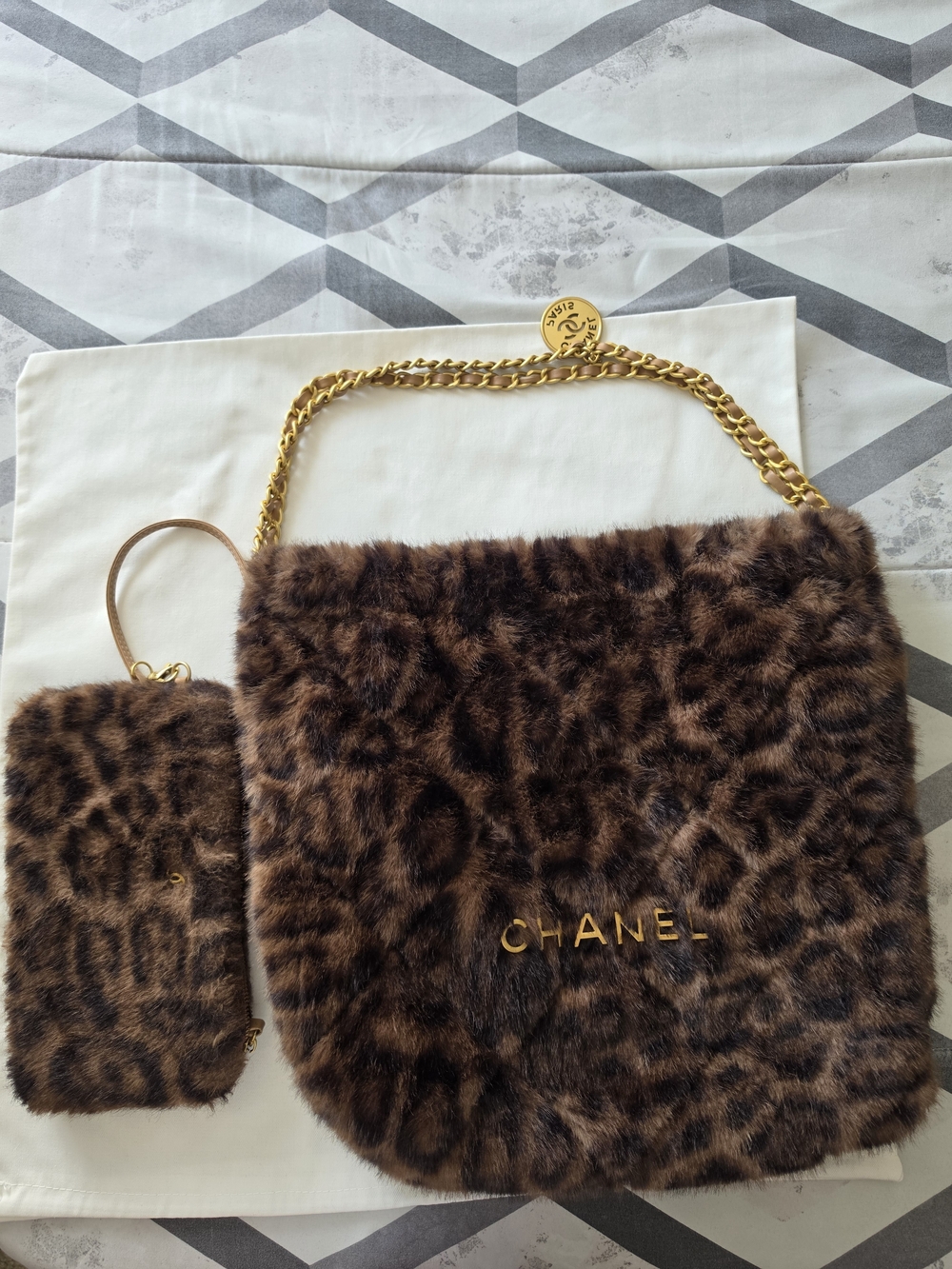 Leopard-Print Faux Fur Shoulder Bag with Gold Chain Strap